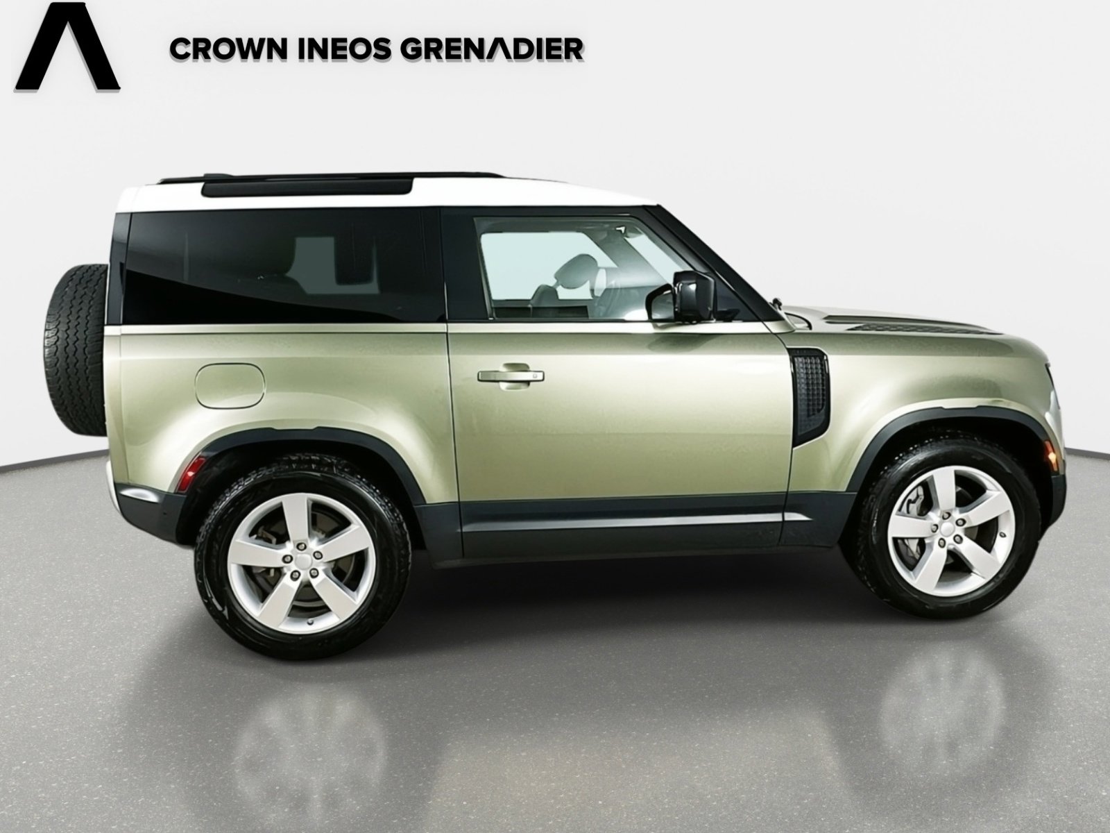 Used 2021 Land Rover Defender 90 First Edition image 4