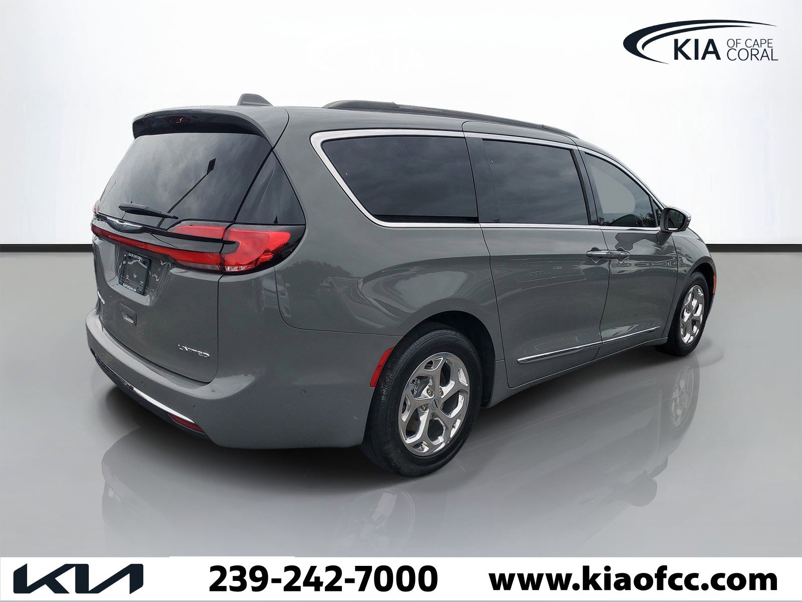 Used 2022 Chrysler Pacifica Limited FWD image 4