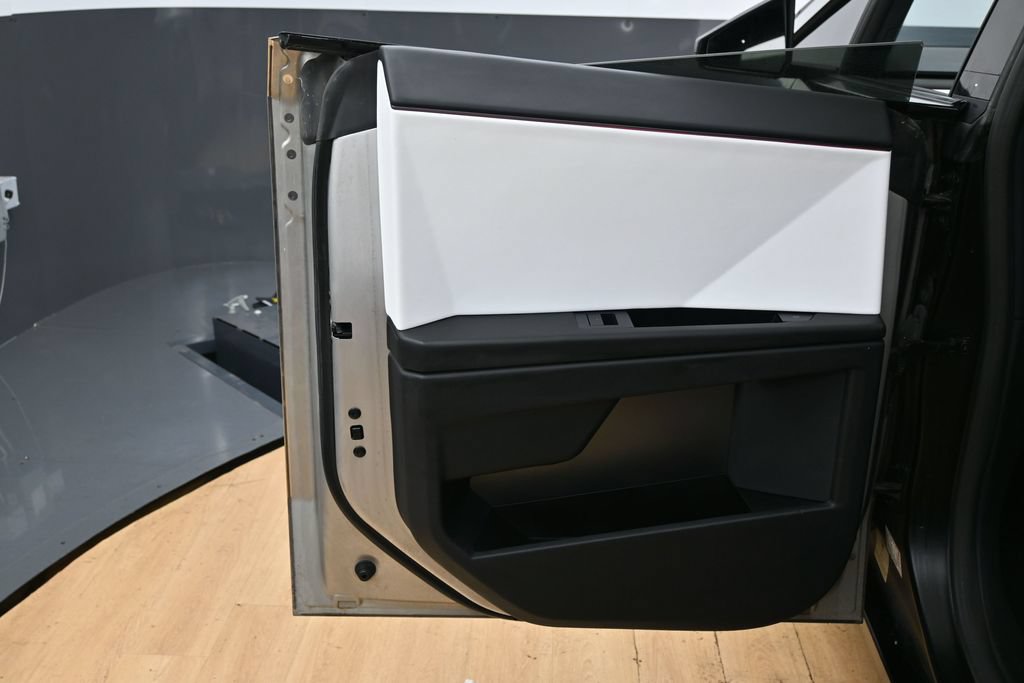 Used 2024 Tesla Cybertruck AWD Crew Cab image 42