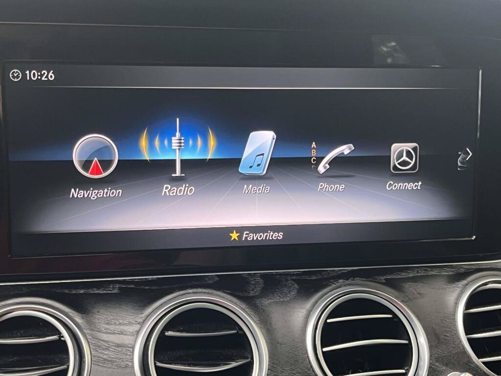 Certified 2018 Mercedes-Benz E 300 4MATIC image 22