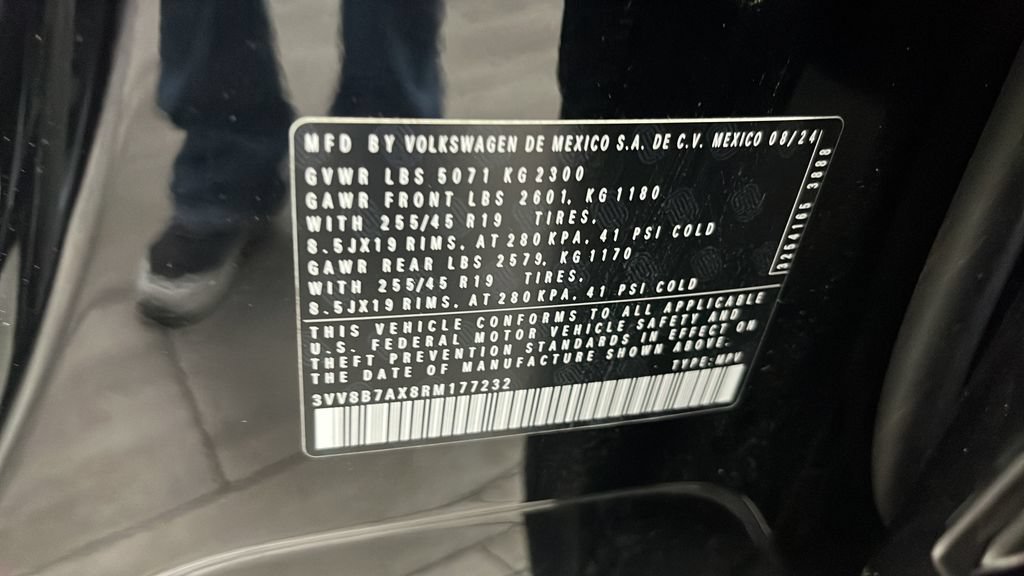 Used 2024 Volkswagen Tiguan SE R-Line AWD/4WD image 31