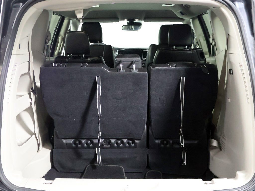 Used 2023 Chrysler Pacifica Touring-L image 20