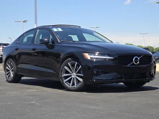 Used 2022 Volvo S60 B5 Momentum w/ Premium Package image 2