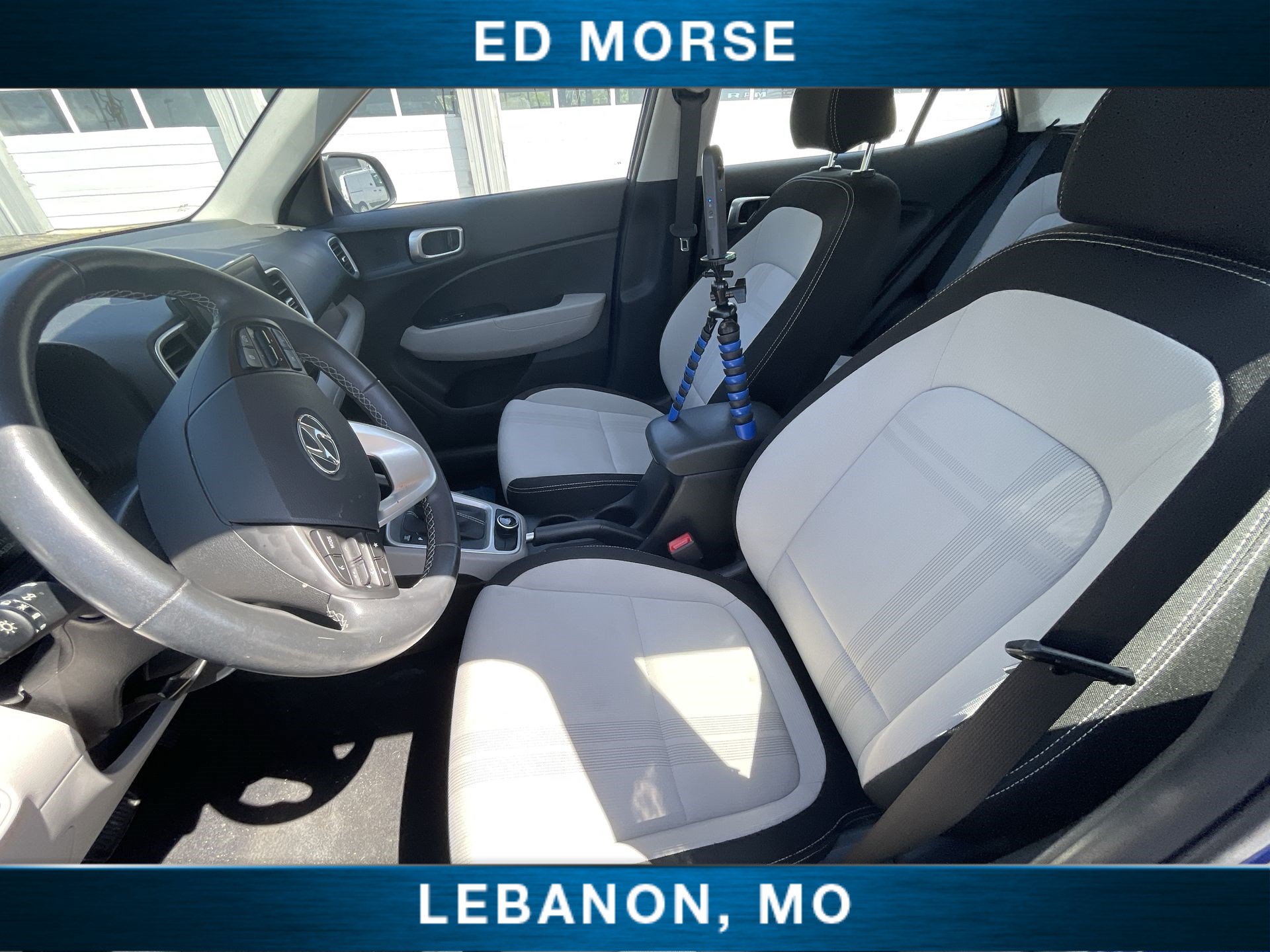 Used 2025 Hyundai Venue SEL FWD image 19