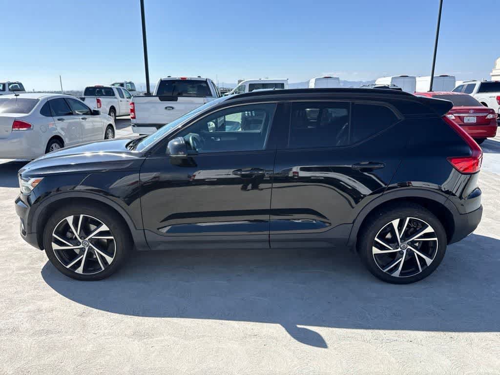 Used 2019 Volvo XC40 T5 R-Design AWD/4WD image 2