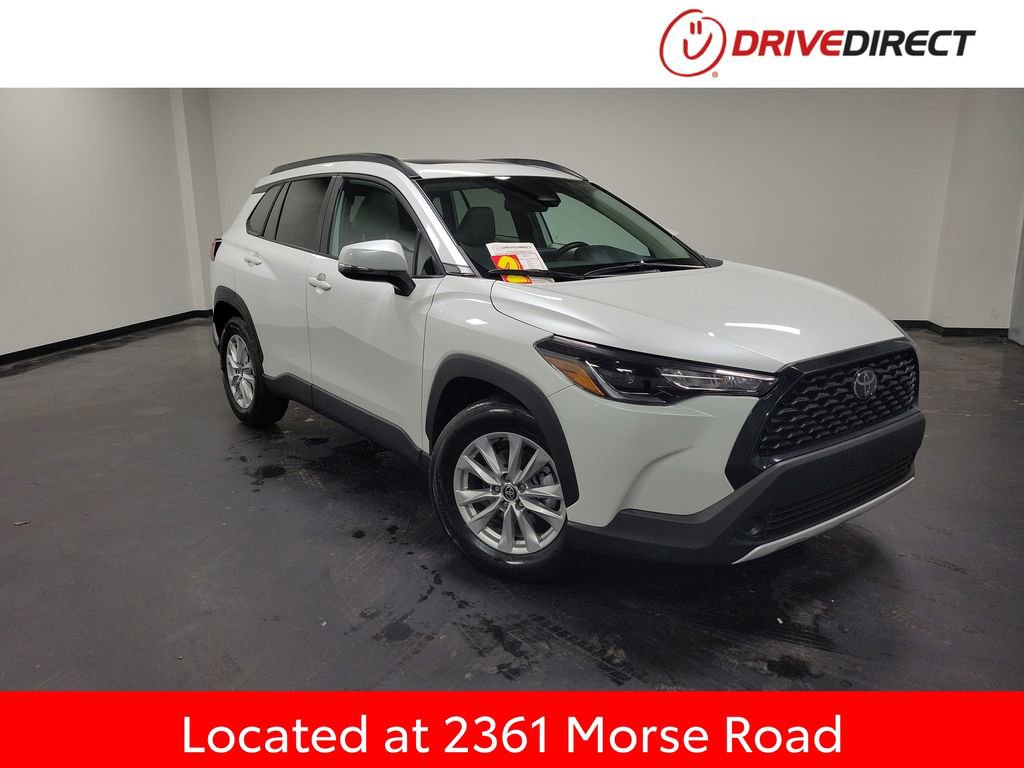 Used 2023 Toyota Corolla Cross LE w/ Moonroof Package video 1