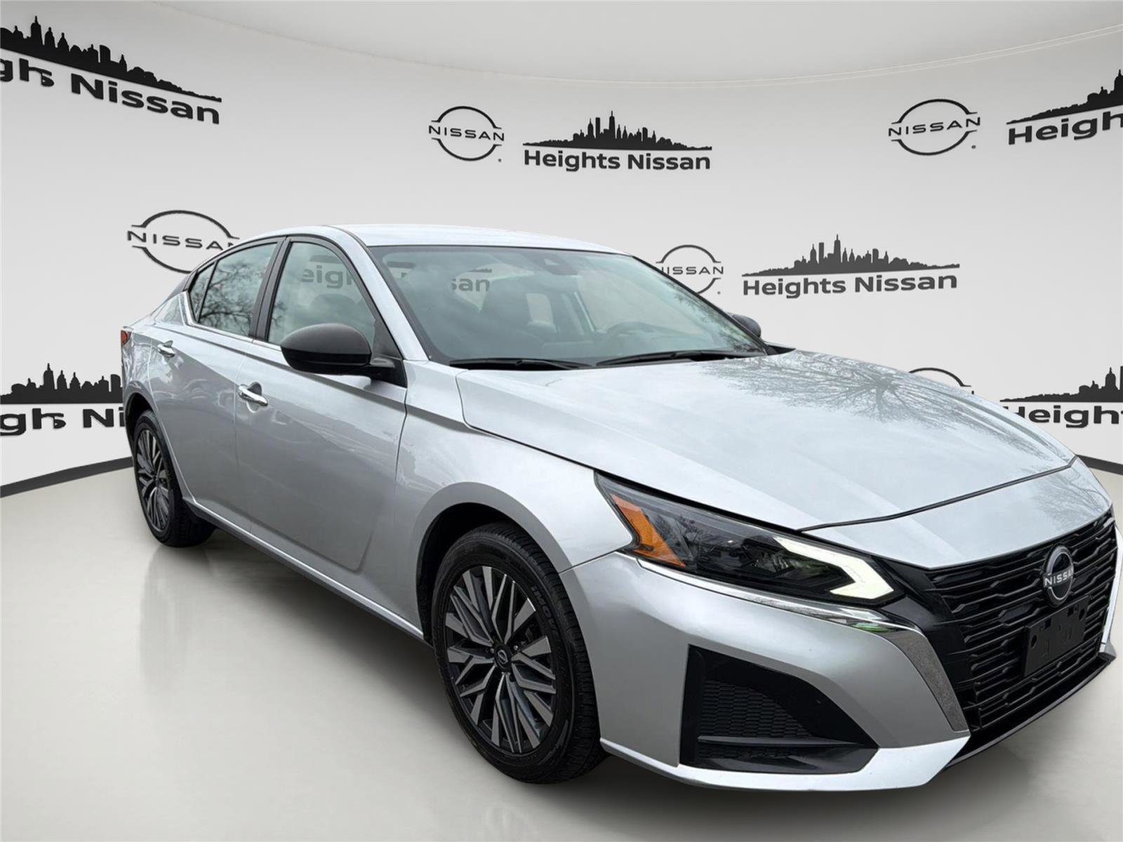 Used 2024 Nissan Altima 2.5 SV image 8