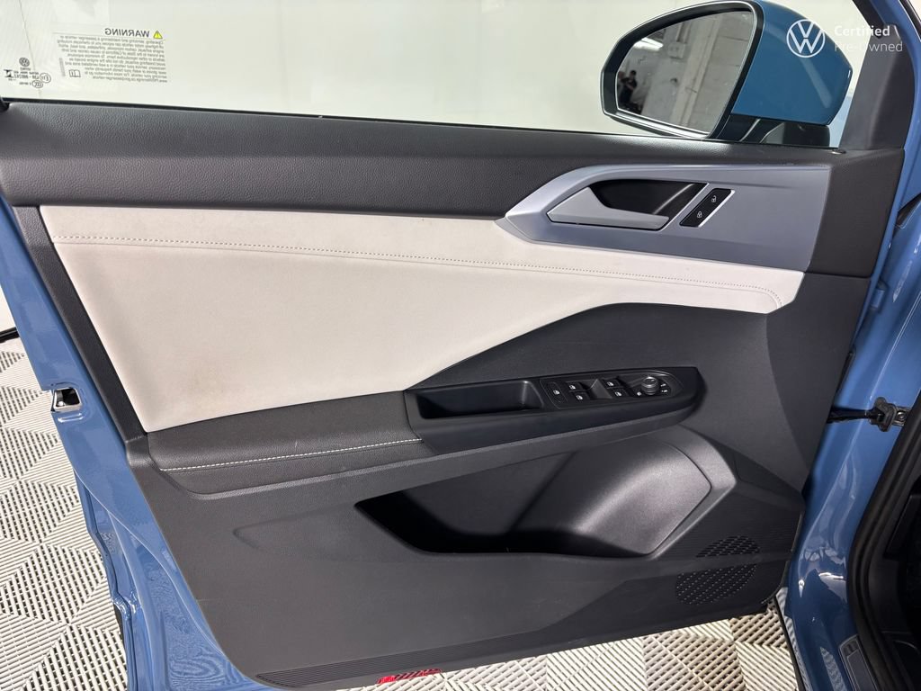 Used 2025 Volkswagen Taos SE w/ Panoramic Sunroof Package AWD/4WD image 15