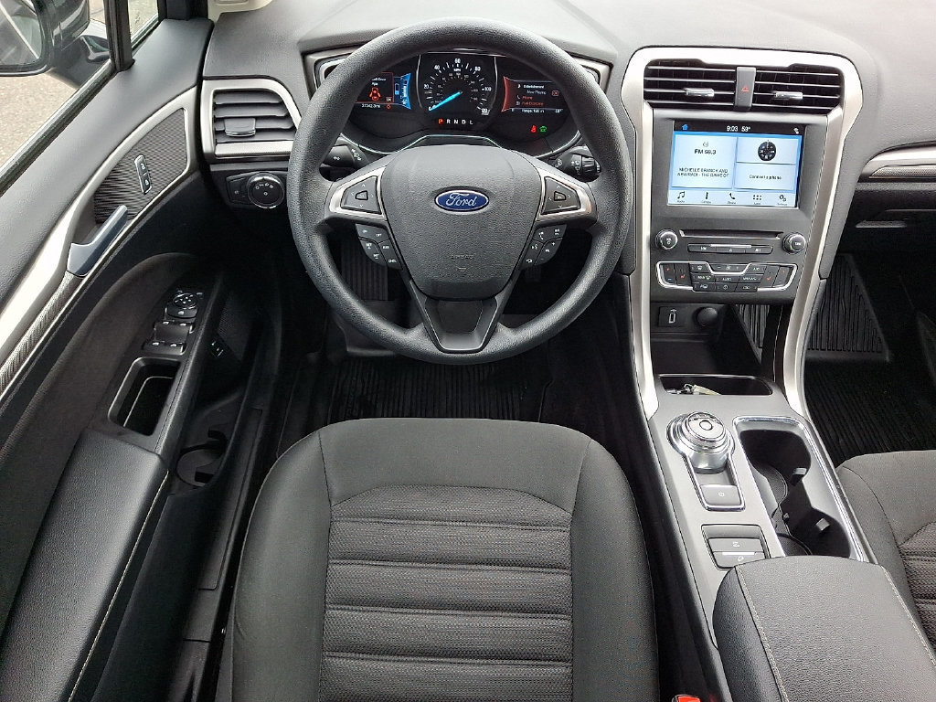 Used 2017 Ford Fusion SE FWD image 12