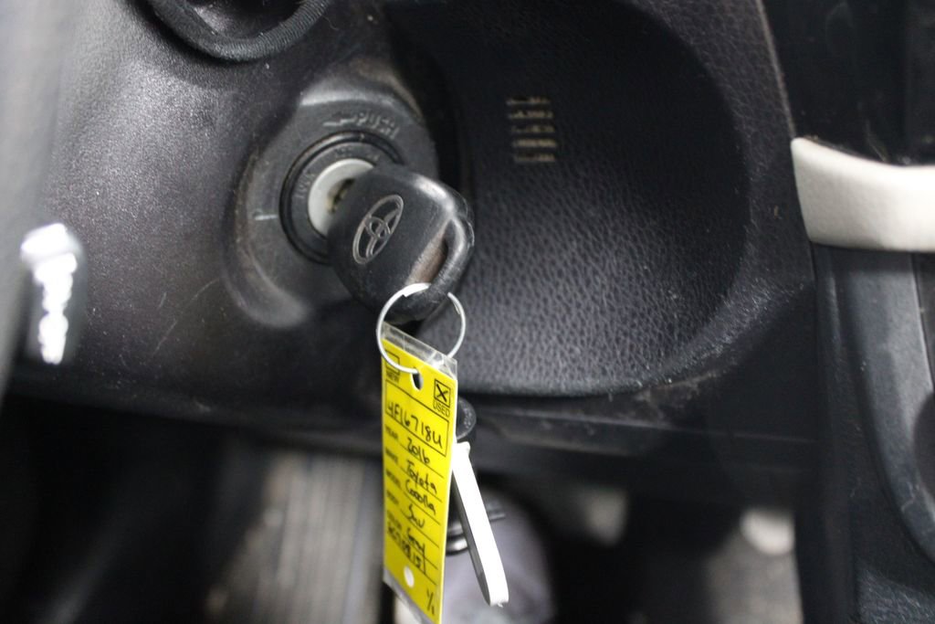 Used 2016 Toyota Corolla LE image 29