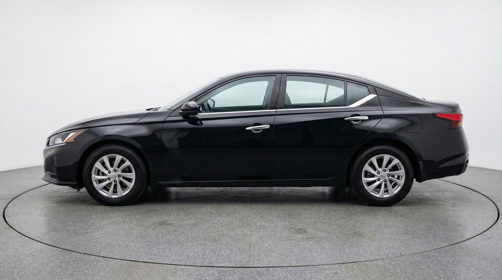 Used 2025 Nissan Altima 2.5 SV image 5