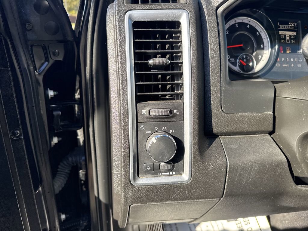 Used 2022 RAM 1500 Classic SLT image 17