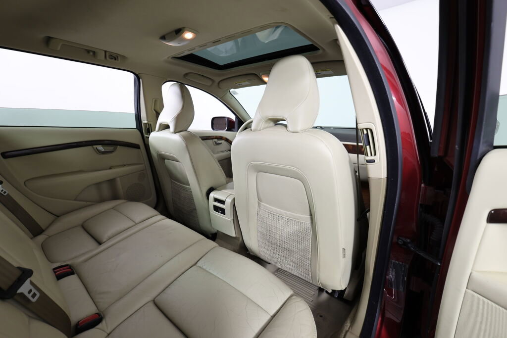 Used 2009 Volvo XC70 3.2 image 21
