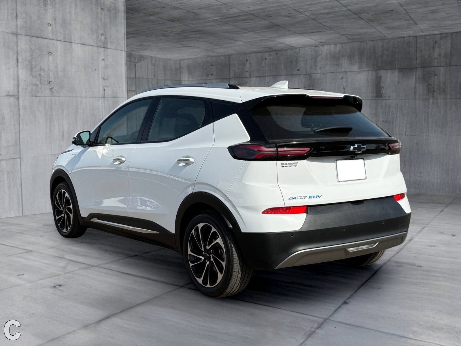 Certified 2023 Chevrolet Bolt EUV Premier w/ Sun & Sound Package FWD image 4