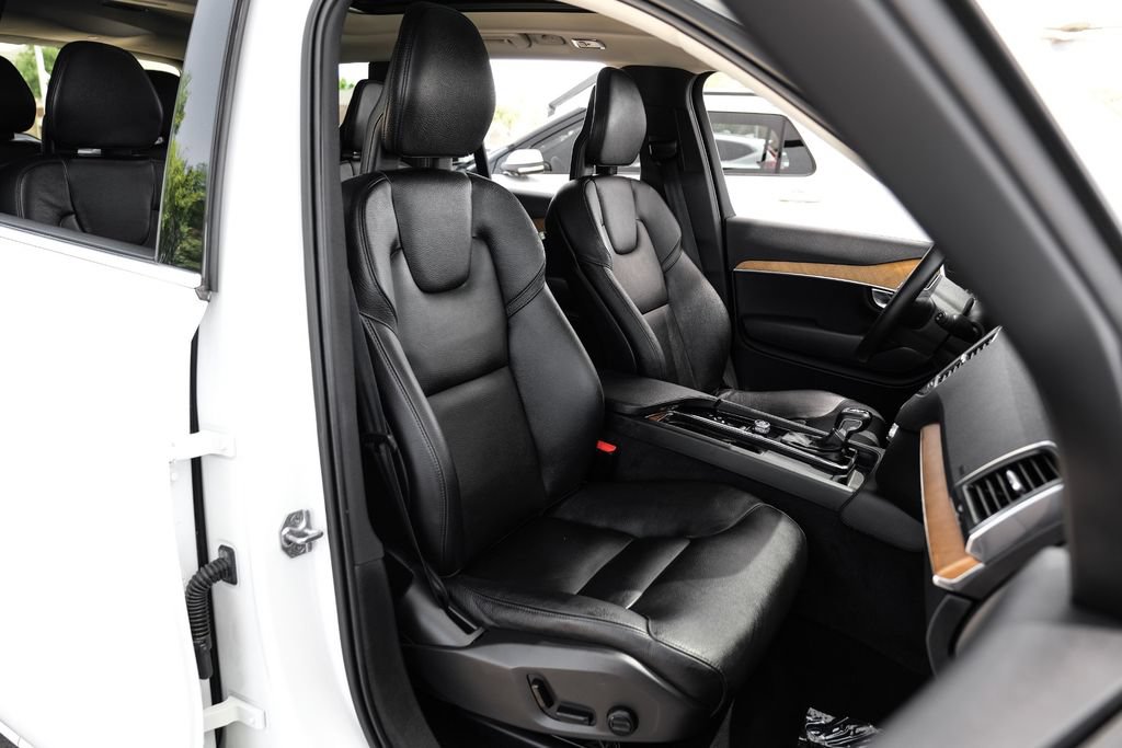 Used 2021 Volvo XC90 T6 Momentum w/ Climate Package AWD/4WD image 38
