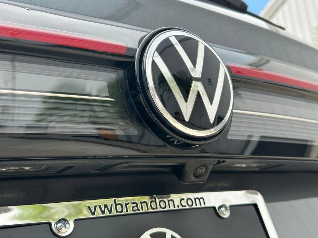 Certified 2026 Volkswagen Taos SE w/ Black Wheel Package FWD image 40