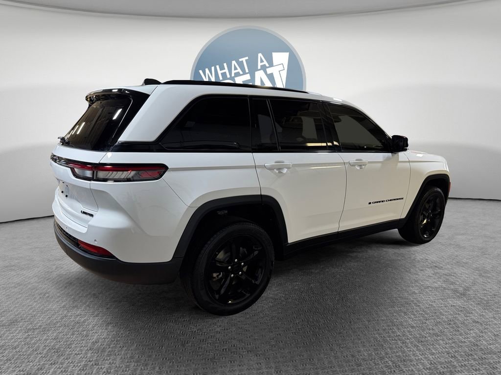 Used 2023 Jeep Grand Cherokee Limited w/ Black Appearance Package image 3
