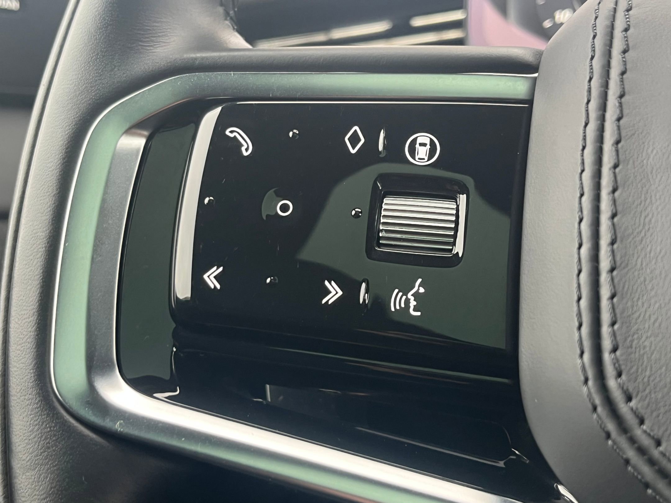 Certified 2025 Land Rover Range Rover Sport SE image 17