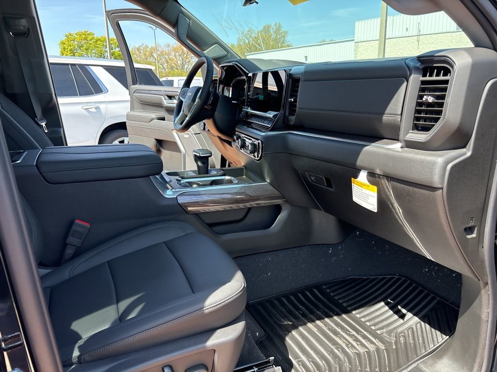 New 2025 Chevrolet Silverado 1500 LTZ w/ Technology Package image 32