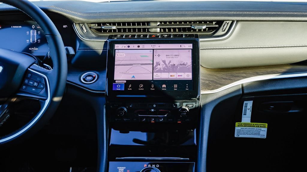 New 2025 Jeep Grand Cherokee Limited w/ Black Appearance Package image 14