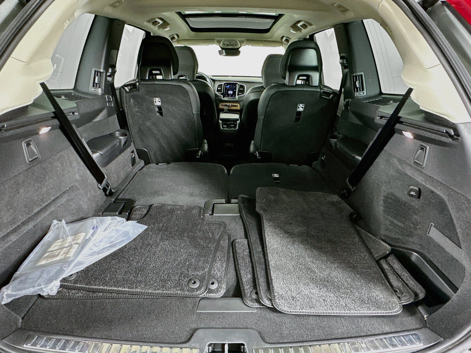 Certified 2025 Volvo XC90 B6 Plus AWD/4WD image 38