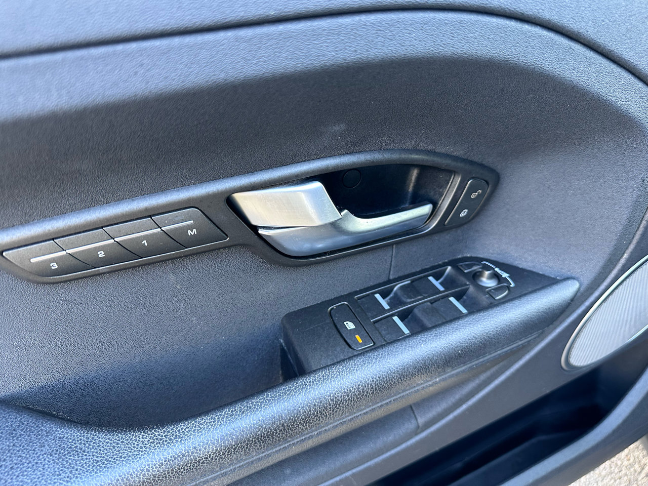 Used 2014 Land Rover Range Rover Evoque Pure Premium image 40