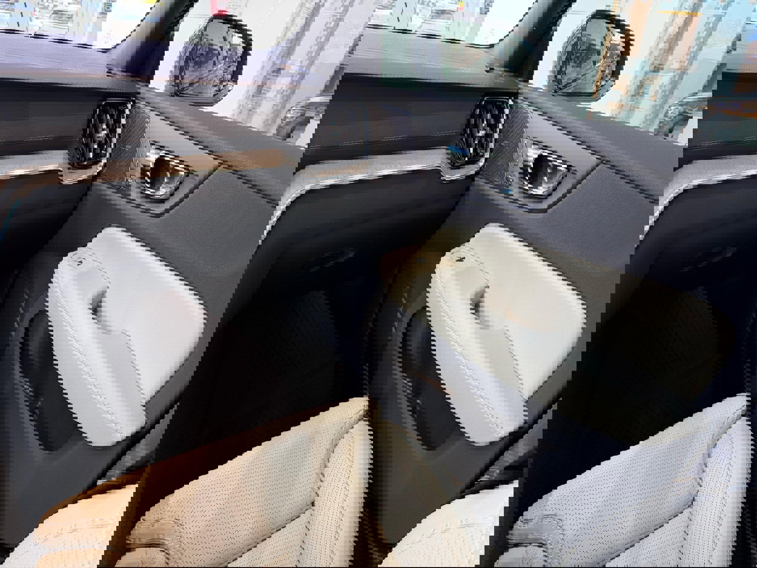 New 2026 Volvo V60 B5 Cross Country Ultra w/ Protection Package Premier AWD/4WD image 22