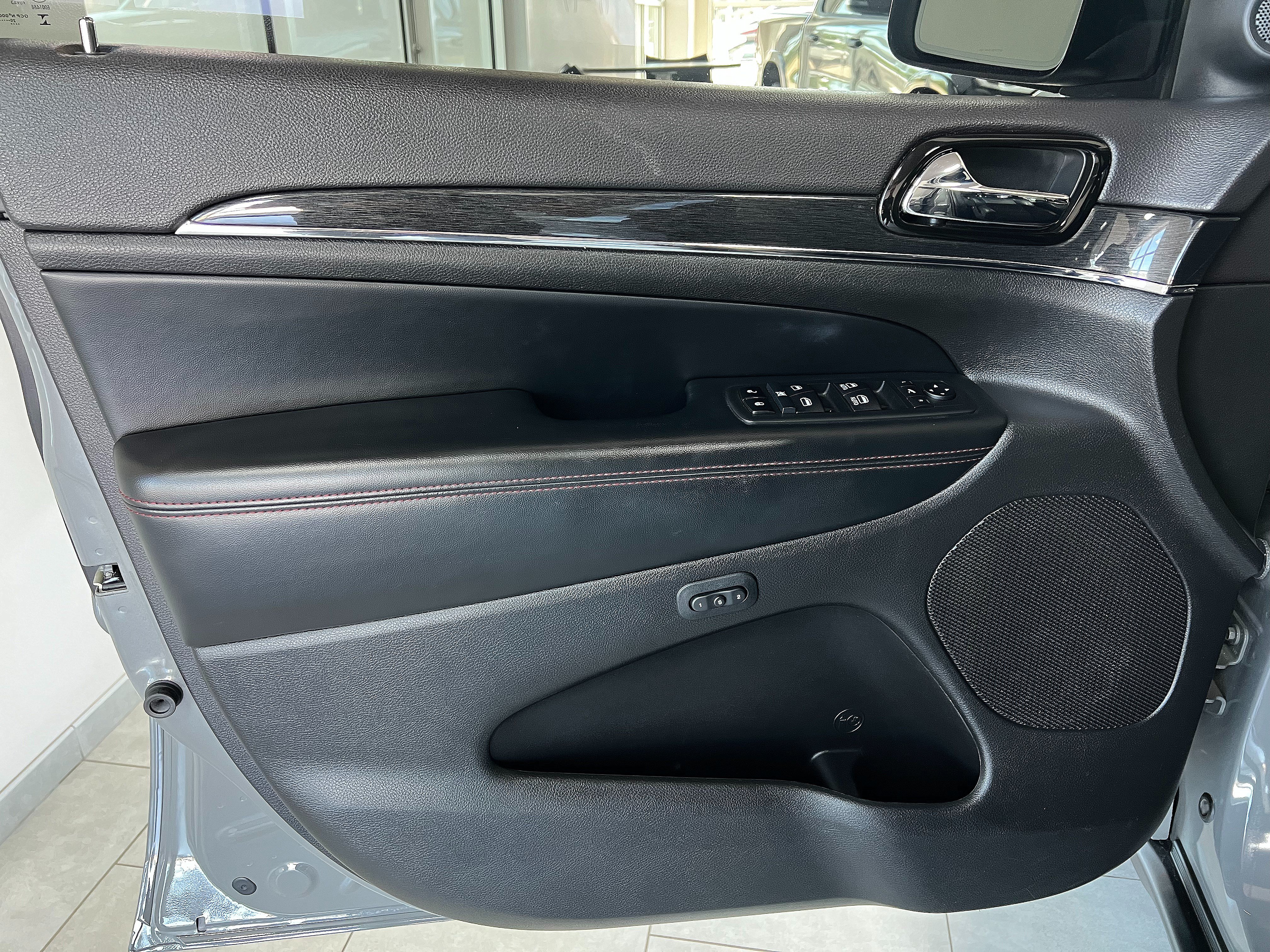 Used 2020 Jeep Grand Cherokee Trailhawk w/ Premium Lighting Group AWD/4WD image 8