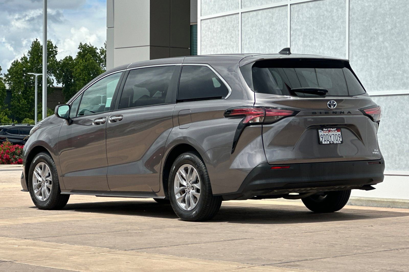 Certified 2022 Toyota Sienna XLE FWD image 7