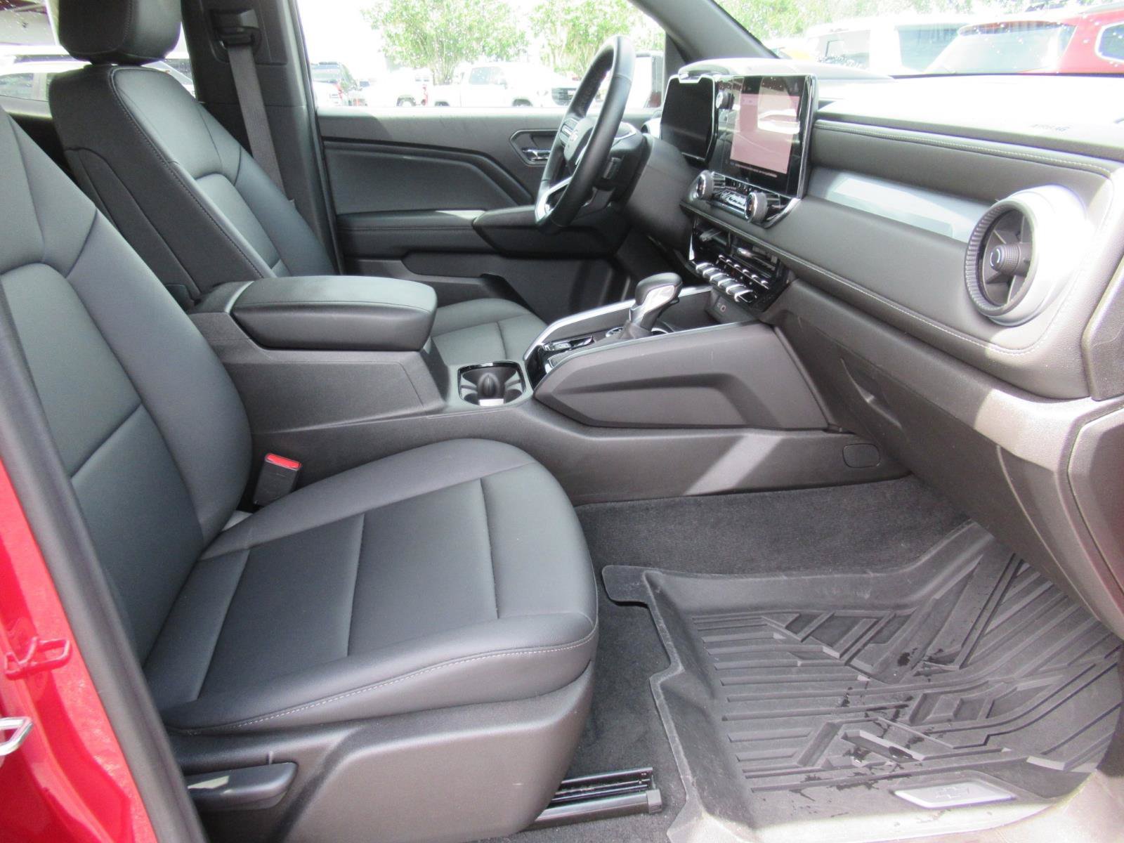 Used 2024 Chevrolet Colorado LT w/ LT Convenience Package III AWD/4WD image 10