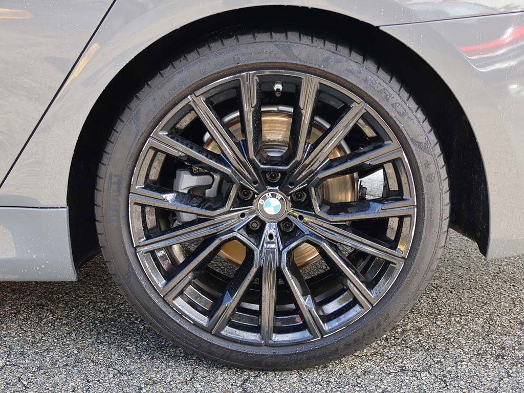 Used 2022 BMW 740i w/ M Sport Package image 24