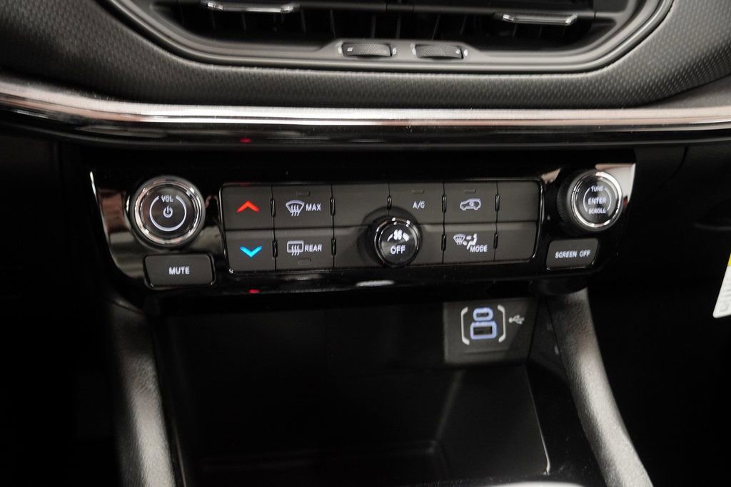 New 2026 Jeep Compass Latitude image 25