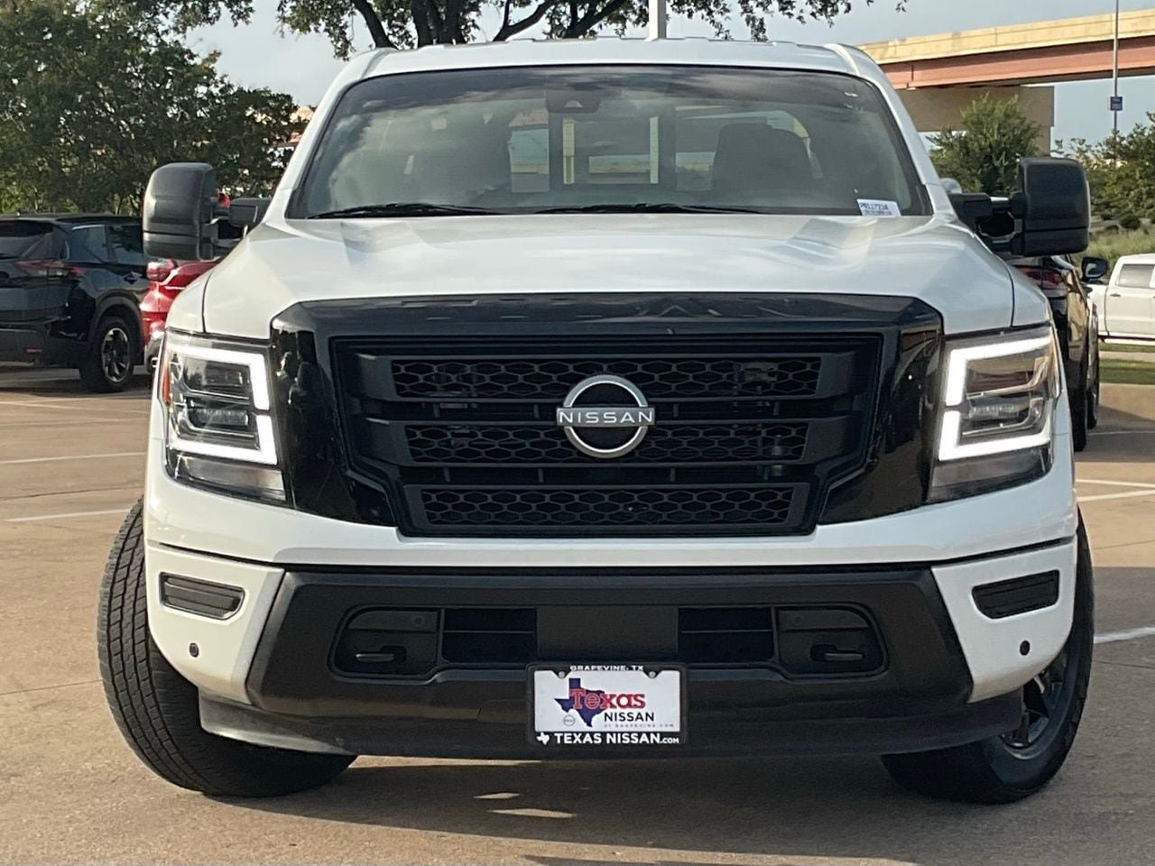 Used 2023 Nissan Titan SV w/ SV Convenience Package AWD/4WD image 2