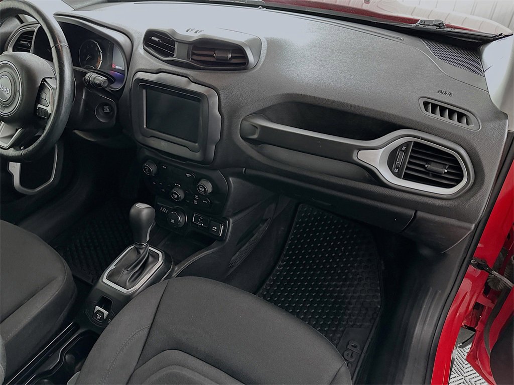 Used 2018 Jeep Renegade Latitude w/ Cold Weather Group image 27