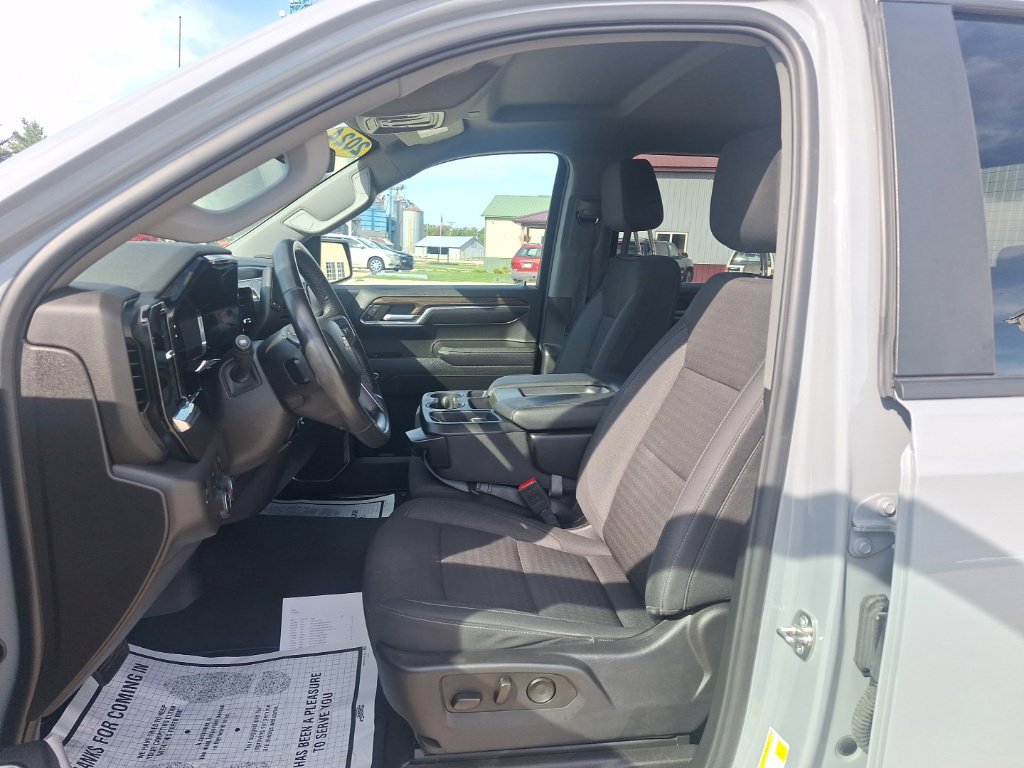 Used 2024 Chevrolet Silverado 1500 LT AWD/4WD image 8