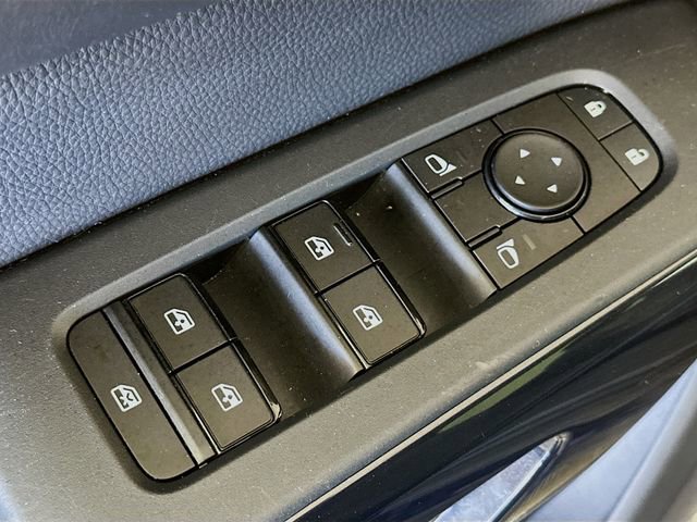 Used 2025 Nissan Pathfinder SV image 19