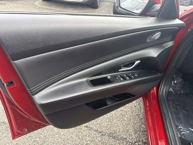 Used 2023 Hyundai Elantra SEL w/ Convenience Package image 16