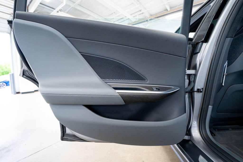Used 2024 Lucid Air Pure RWD image 40