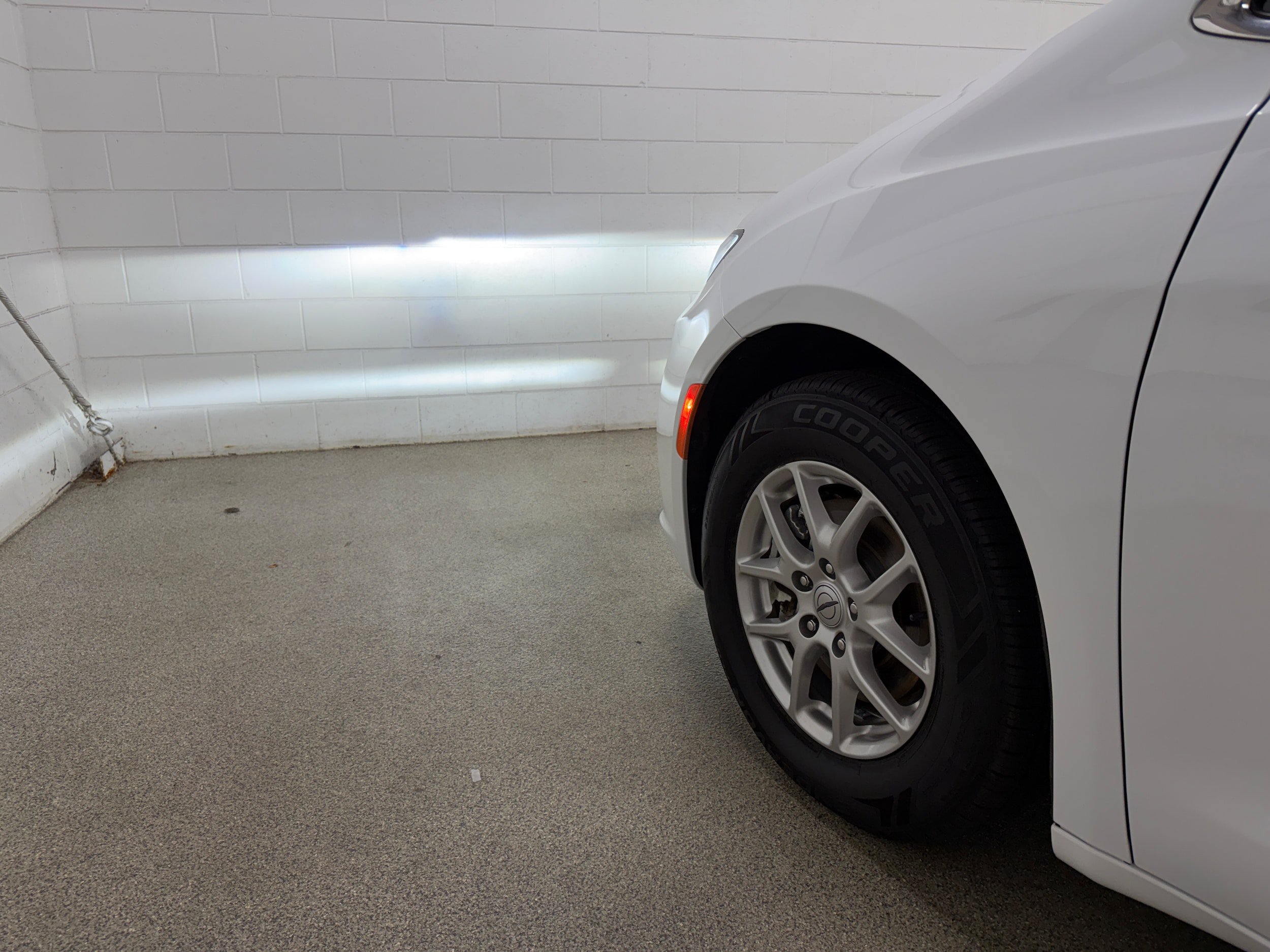 Used 2024 Chrysler Pacifica Touring-L FWD image 33
