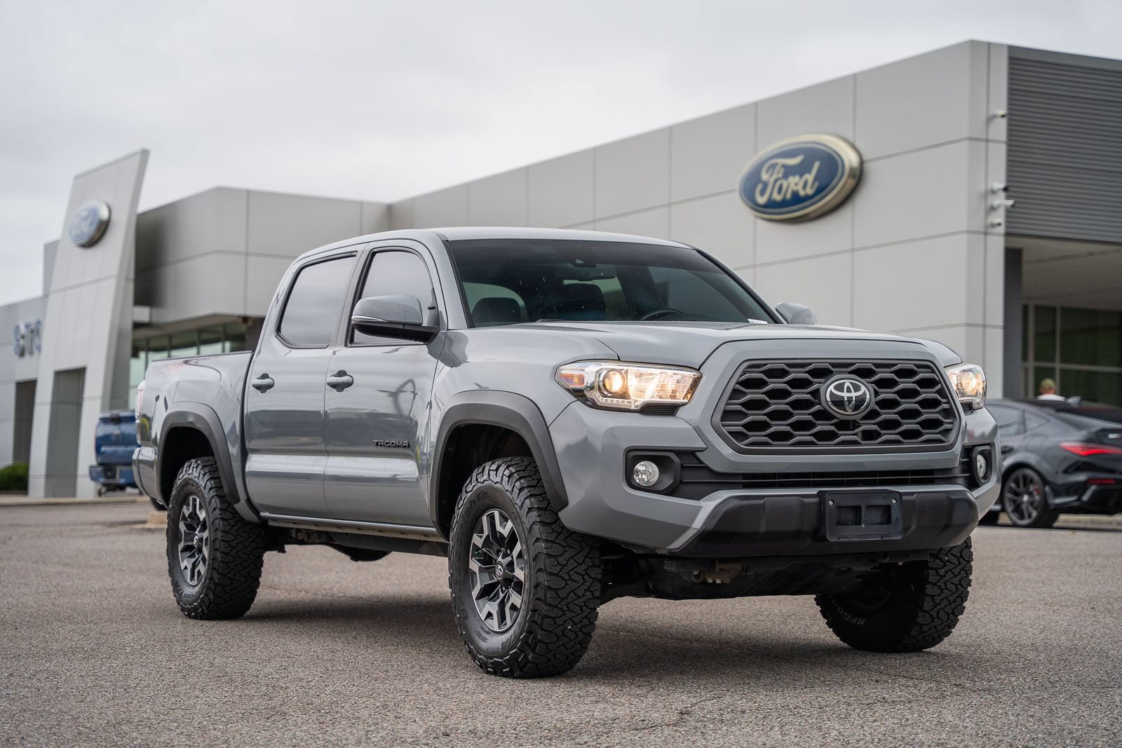Used 2021 Toyota Tacoma TRD Off-Road AWD/4WD image 1