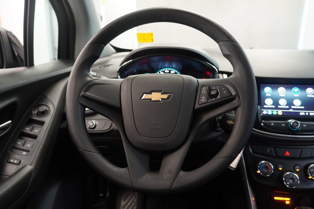 Used 2020 Chevrolet Trax LS FWD image 15