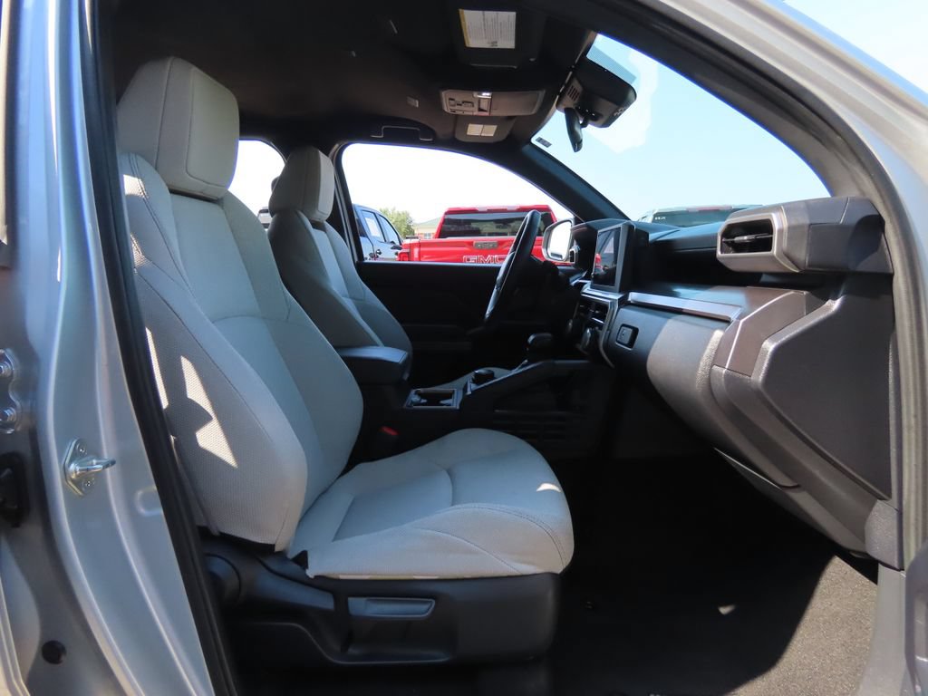 Used 2025 Toyota 4Runner SR5 AWD/4WD image 37