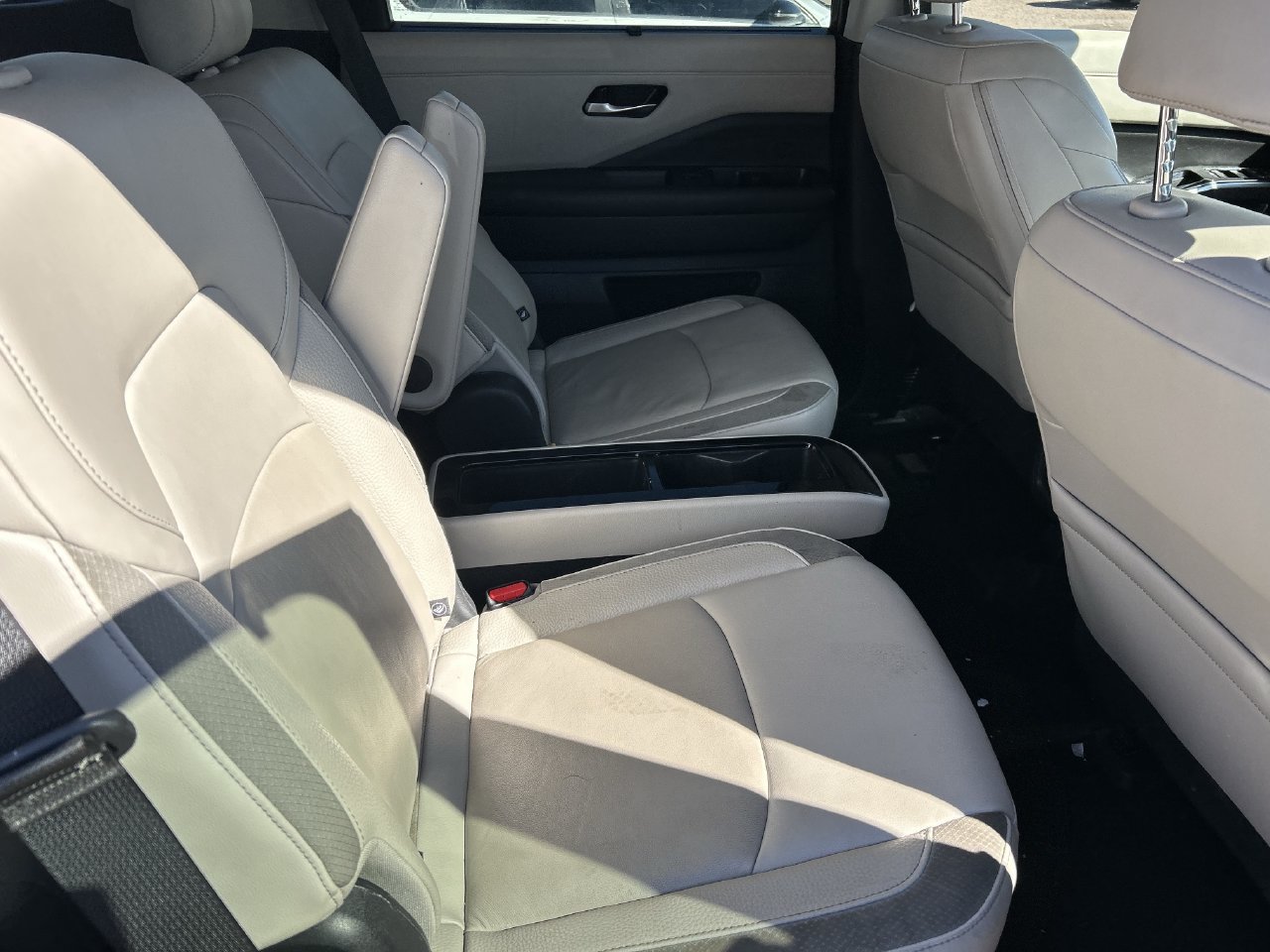 Used 2024 Nissan Pathfinder SL w/ SL Premium Package FWD image 9