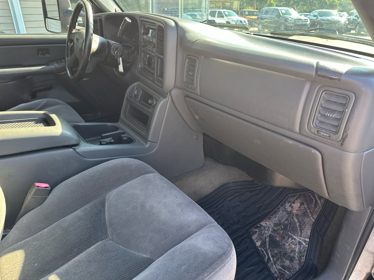 Used 2004 GMC Sierra 3500 SLE w/ Heavy-Duty Power Package image 16