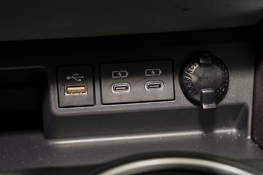 Used 2024 Toyota Highlander LE FWD image 17