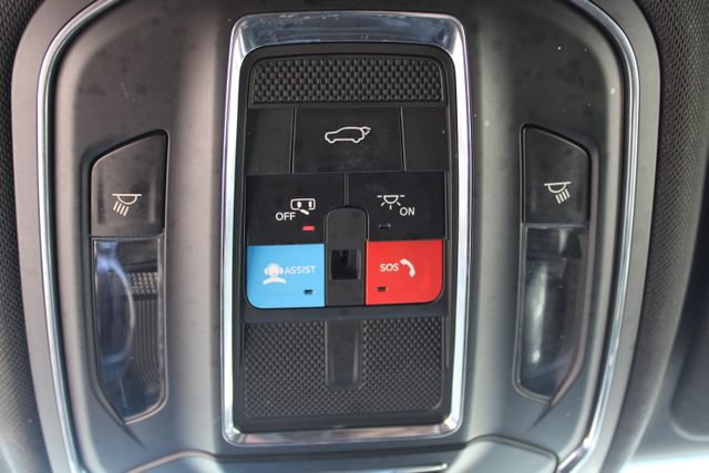 Used 2025 Jeep Grand Cherokee Altitude RWD image 31