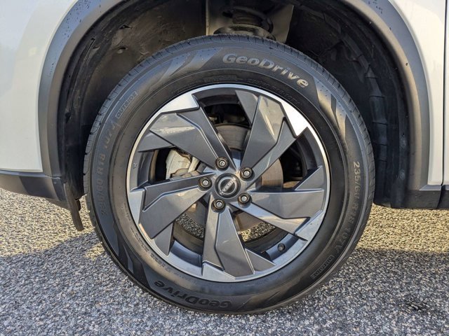 Certified 2024 Nissan Rogue SV image 12