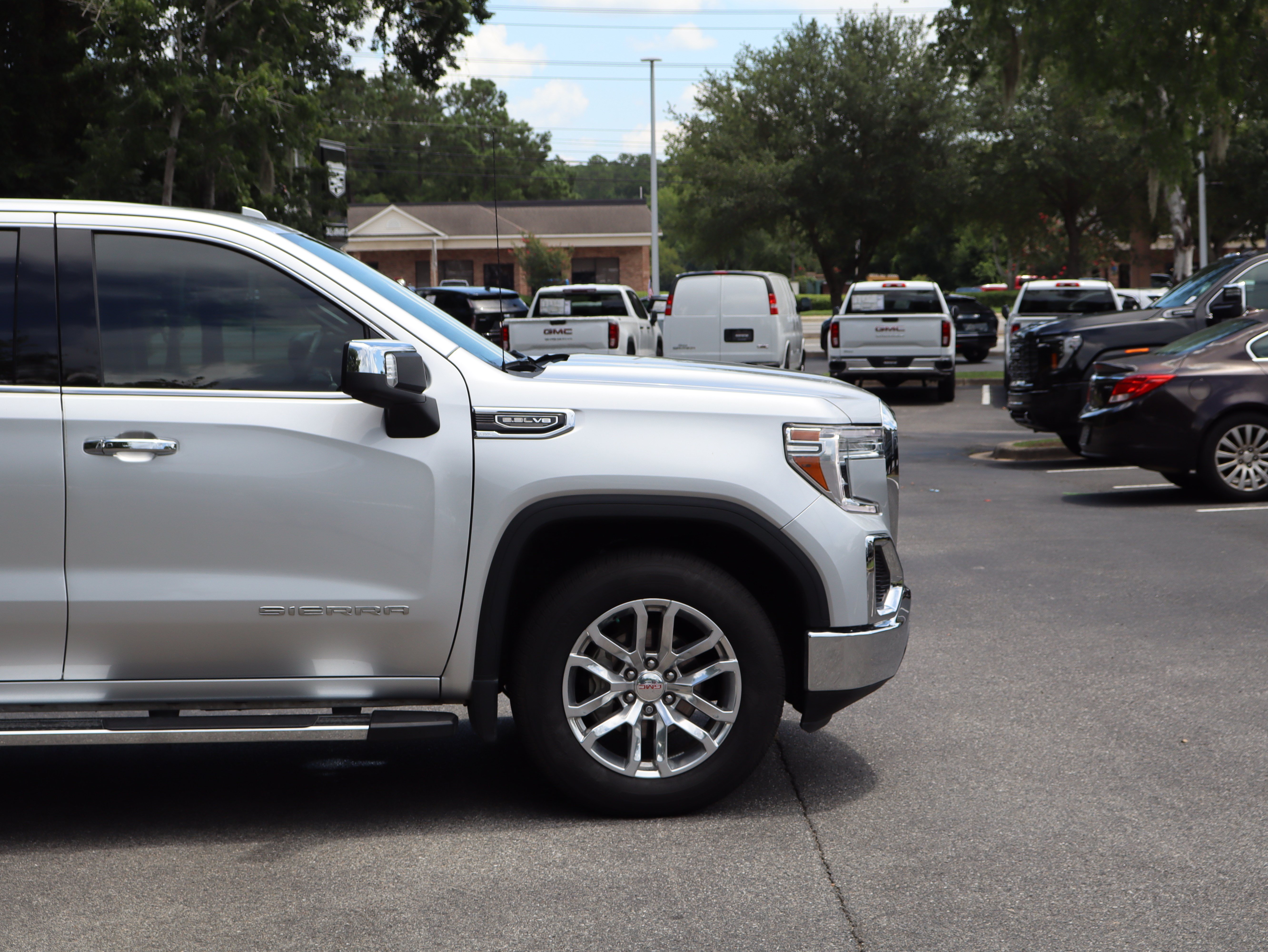 Used 2021 GMC Sierra 1500 SLT w/ SLT Premium Package AWD/4WD image 7