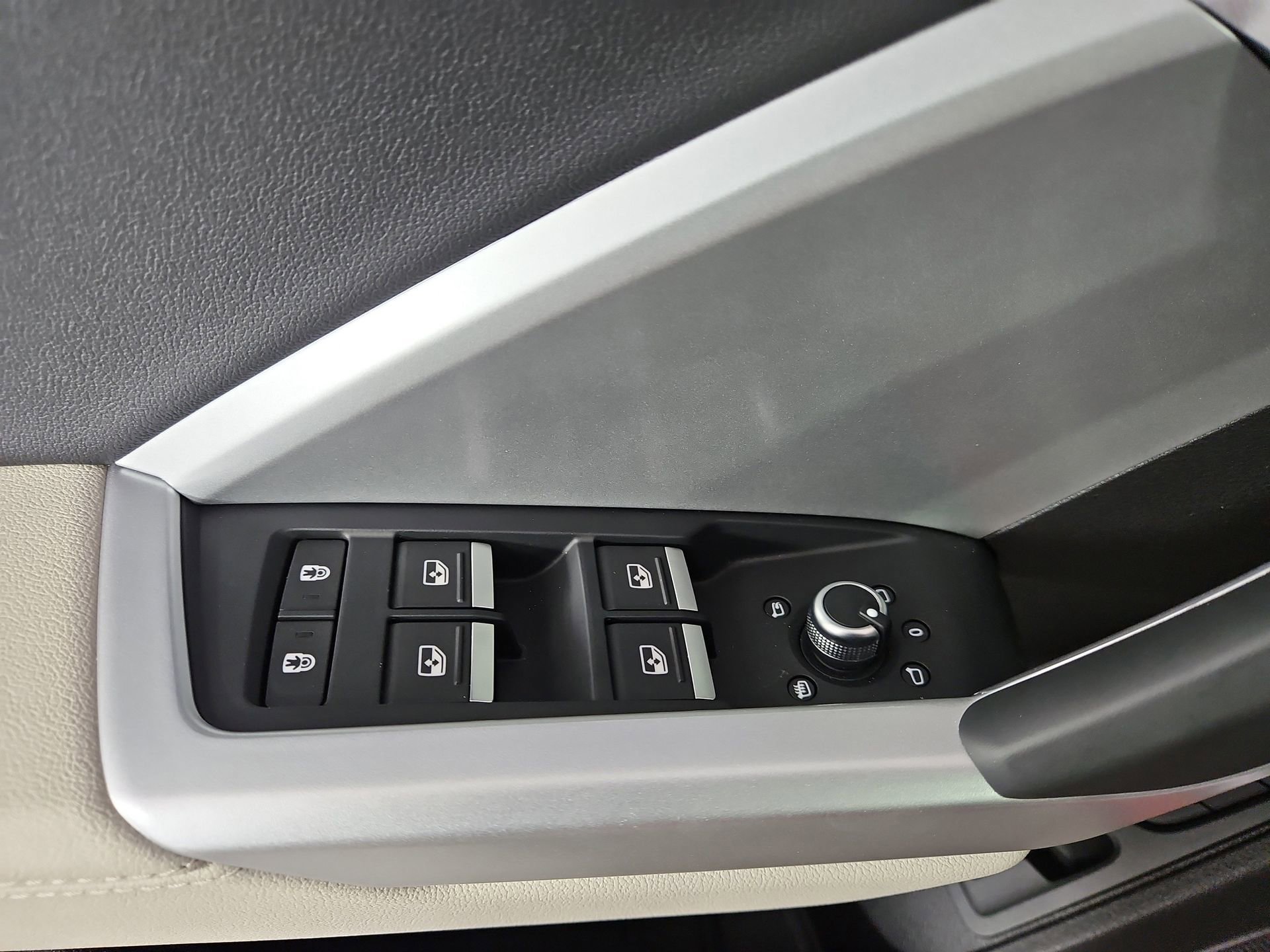 Certified 2025 Audi Q3 2.0T Premium Plus w/ Premium Plus Package image 22