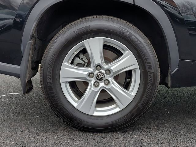 Used 2024 Toyota Highlander LE image 31